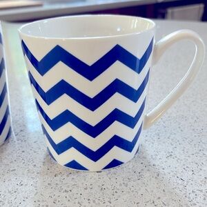 Set of 2 chevron mugs